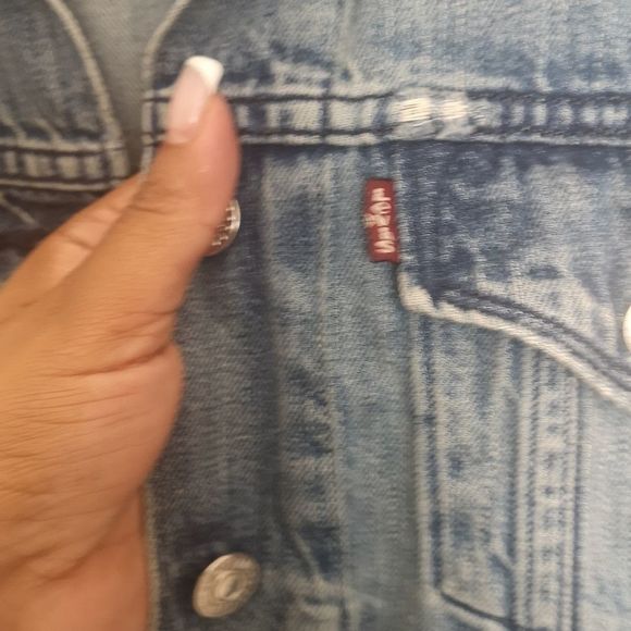 🌸🌸 Levi Vintage Ladies Distressed  Denim Jeans Jacket  Washed Blue Large 🌸🌸 - Picture 4 of 15